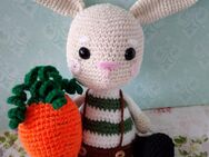 Osterhase mit Karotte, Amigurumi, Spielzeug - Bad Bederkesa