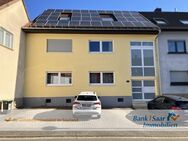 Attraktives 3-Familienhaus mit PV in Oberbexbach - Ideal für private Investoren und Eigennutzer - Bexbach