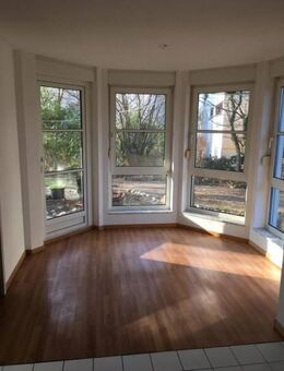 VERMIETETE SCHÖNE DREIZIMMERWOHNUNG - TERRASSE - KURZE ENTFERNUNG ZUM WIESENGRUND - Fürth