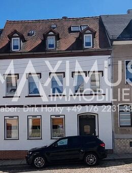 Schickes saniertes Haus mit 175m² Wohnfläche und 3 Garagen in sehr ruhiger Lage von Meerane - Meerane