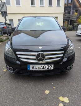 Mercedes Benz W246 B180 1,6 16V Blueefficiencyi NAVI XENON PANORAMA DACH - Albstadt