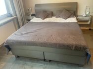 Boxspringbett gebraucht mit leichten Abnutzungsspuren über dem Kopfteil wegen Umzug günstig abzugeben - Hamburg Hamburg-Nord