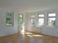 Große und helle 2-Zimmer-Wohnung mit neuem Laminatboden "Dielenoptik" und Bad mit Dusche - Senftenberg
