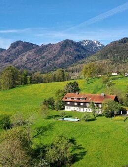 Erhaben über dem Tal. Anwesen mit atemberaubendem Panorama. - Brannenburg