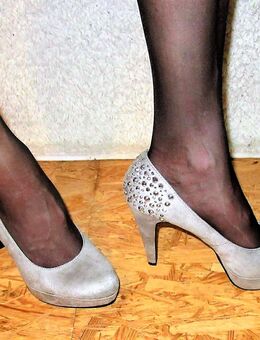 High Heels Gr. 39 / Absatzhöhe 10 cm / Pumps / Damenschuhe / Graceland - München