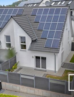 Energieeffiziente Bauweise! Moderne Doppelhaushälfte mit großen Terrassen in familiärer Lage - Bindlach