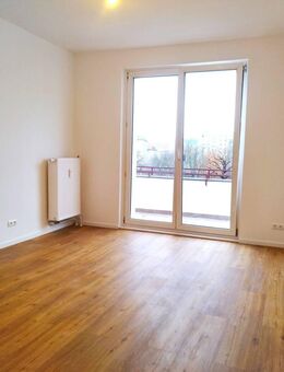Bezugsfreie Altbauwohnung / komplett saniert / Balkon / Fernwärme / Balkon - Berlin
