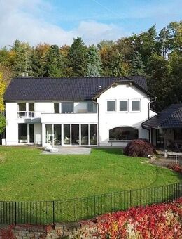 Elegantes Anwesen auf Panoramagrundstück - Schauenburg