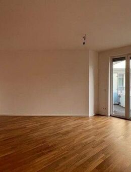 Hochwertige Wohnung - Parkett - 2 Bäder - Balkon. - Berlin