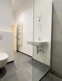 Renovierte 4-Zimmer Neubau Wohnung mit Stellplatz in zentraler Lage - Eberswalde