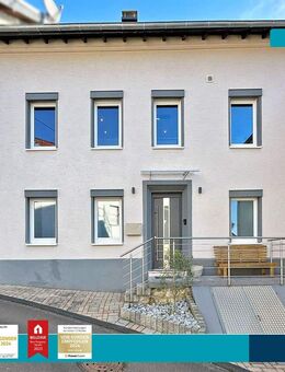 Wincheringen: Saniertes Reihenmittelhaus mit Terrasse und Scheunengebäude zur Nutzung als Garage - Wincheringen