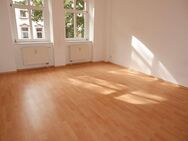 Großer Balkon - Einbauküche zzgl. - im 3. OG - frei ab 1.9.25 - Chemnitz