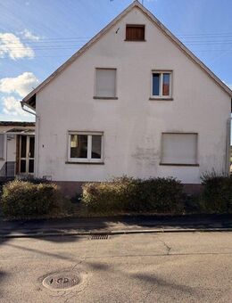 Freistehendes Ein- bis Zweifamilienhaus mit Garten und Garage - Ottweiler