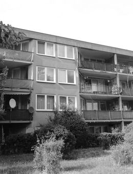 Sanierte Hochparterrewohnung mit Balkon und eigenem Tiefgaragenstellplatz! - Dietzenbach