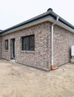 Neubau-Traum: Rechte Doppelhaushälfte mit Terrasse und Garten - Hemmoor