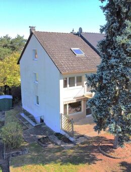 Ihre Kinder werden begeistert sein! Geräumiges Familienhaus mit großem Spielgarten in toller Ortsrandlage von Spardorf - Spardorf
