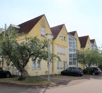 Vermietete 1 Zimmer Eigentumswohnung mit Loggia und Stellplatz