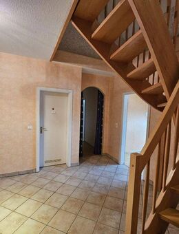 Große 4 Zimmer, Küche, 2 Abstellzimmer, 3 Bäder und Balkon ca 150qm² - Maintal