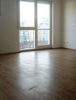 Wunderschöne, kleine 2-Zimmer-Wohnung mit kl. Balkon - Altenburg