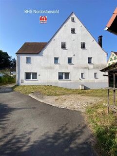 BHS mit 10 Zi., Garage im Nebengebäude u. separatem Gartengrund mit Teich nebenan