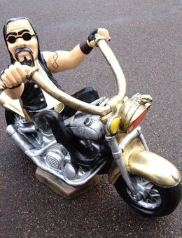 Rocker auf Harley Gartenfigur Statuette Figur Dekofigur - Hergisdorf