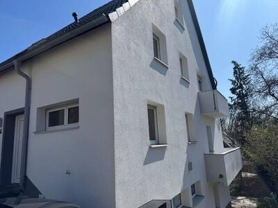 Großzügige Doppelhaushälfte mit Einliegerwohnung, Solaranlage und Holzkamin in Kallenberg – nur 1 km