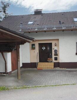 Zwei-Familienhaus in ruhiger Lage von Lalling - Lalling