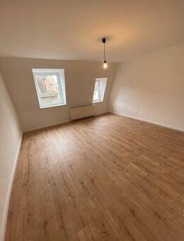 Schöne renovierte 3 Zimmer Wohnung mit Küchenzeile zu vermieten - Zeitz