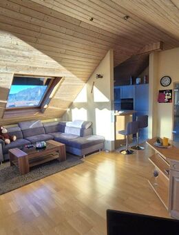 Top Lage**helle und moderne 3,5-Zimmer-Dachgeschosswohnung mit Weitblick** - Murrhardt