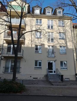 Lindenstr. 8, helle, kleine 2-Zimmer-Wohnung im Hochparterre gelegen, ruhige Grünlage in der Innenstadt - Merseburg