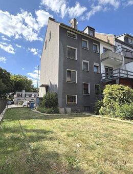 Erdgeschosswohnung mit alleiniger Gartennutzung und 3 Garagen - Essen