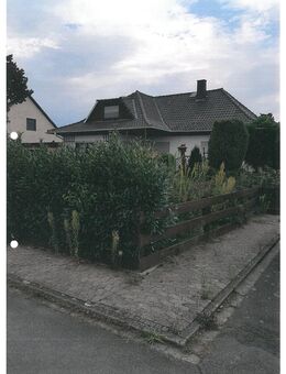 Freistehendes Einfamilienhaus mit 2 Garagen - 38154 Königslutter Ortsteil - Richtung Wolfsburg - Königslutter (Elm)
