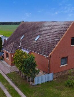 Geräumiges Einfamilienhaus mit zwei weiteren Einliegerwohnungen und vielseitigem Nebengelass auf großem Grundstück bei Demmin - Demmin