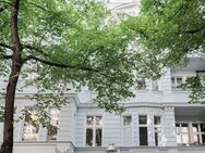 Kapitalanlage in Top-Lage: Großes, vermietetes 4-Zimmer-Altbaudomizil am Olivaer Platz - Berlin