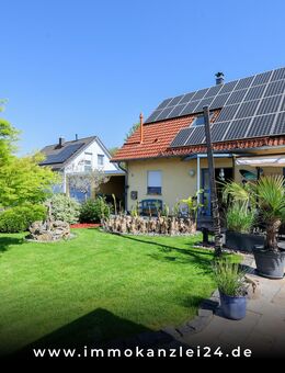 euried: Stilvolles Einfamilienhaus mit Pool, Sauna und PV-Anlage! - Neuried (Baden-Württemberg)