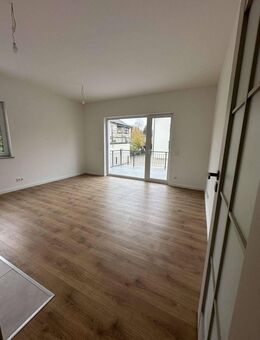 ! Neubau - EG Hochparterre Wohnung mit großzügiger Terrasse ! - Berlin