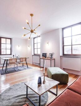 Viel Platz im ehemaligen Weingut - 1-2 Familienhaus mit Innenhof, Garage und viel Lagerfläche - Flörsheim-Dalsheim