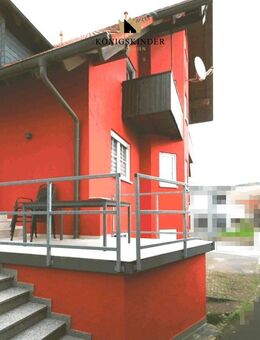 Doppelhaushälfte mit neuwertiger Einbauküche, Carport für zwei Fahrzeuge und Stellplatz für PKW - Hammelburg