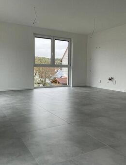 Stilvolle Eigentumswohnung 3-Zimmer-Wohnung mit Balkon, Stellplätzen und Gartenanteil - Nanzdietschweiler