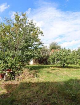 Wohnhaus mit großem Garten und Garagen - Sanierungschance / Neubau / Verdichtung - Teublitz