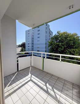 Familienwohnung mit Fernblick sucht neuen Eigentümer. Kurzfristig beziehbar - Bietigheim-Bissingen