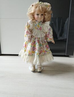 2 Puppen 45 cm hoch sehr gut erhalten - Stuhr