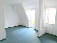 !! 2-Zimmer-Dachgeschosswohnung mit Fußbodenheizung und Balkon in ruhiger Nebenstraße !! - Chemnitz