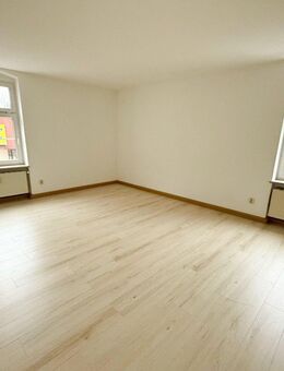 Geräumige 2-Raum-Wohnung mit PKW-Stellplatz auf der Talstraße in Annaberg-Buchholz! - Annaberg-Buchholz