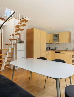 Dachgeschosswohnung in Stellingen mit Loggia im Maisonette-Stil - Hamburg