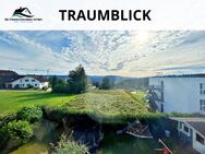 TRAUMBLICK - Gepflegte 4,5Z-DG-Wohnung mit Garten, Balkon, Stellplatz und Keller - Aichhalden