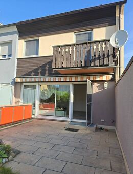 Geräumiges 4-Raum-Reihenendhaus in Fürth mit ausbaubaren Dachgeschoss - Fürth