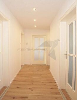 Nachmieter gesucht! WG-geeignete 3-Raum-Whg. mit EBK, Tageslichtbad und Balkon in direkter Uni-Nähe - Chemnitz