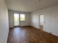 Treppensteigen wird mit Aussicht belohnt! 3-Raum-Wohnung mit Badewanne und Balkon zu haben. - Gera