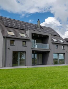Nachhaltig wohnen, stilvoll leben - Luxuriös ausgestattetes ZFH in bester Lage am Vogteihof in Streu - Bergen (Rügen)